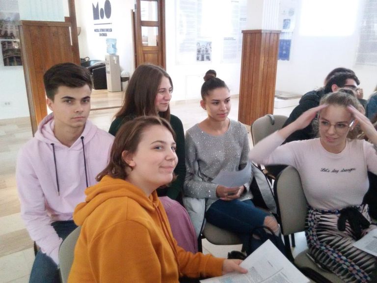 100 hang Mózes Terézért